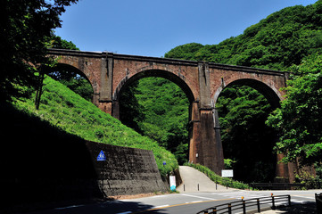 群馬県安中市　碓氷峠　重要文化財　新緑の「めがね橋」