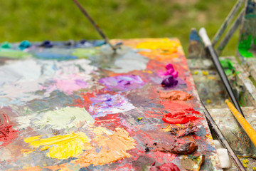 Fresh blended oil paint on a artist's palette