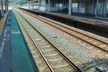 Fototapeta premium 線路とホームの様子