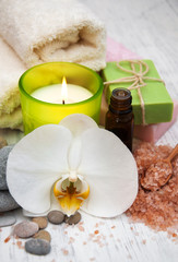 Obraz na płótnie Canvas Orchids, candle, towel and handmade soap