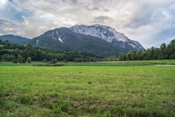 Obraz premium Berglandschaft mit Regenwolken