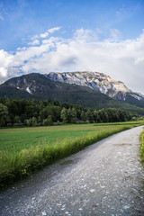 Fototapeta premium Berglandschaft mit Regenwolken