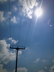 stromleitung vor der sonne