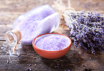 Obraz na płótnie Canvas lavender salt for spa with dried flowers