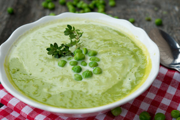 Green peas cream soup
