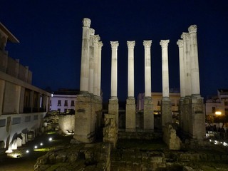 COLUMNAS DEL TEMPLO ROMANO DE CÓRDOBA,ANDALUCÍA,ESPAÑA
