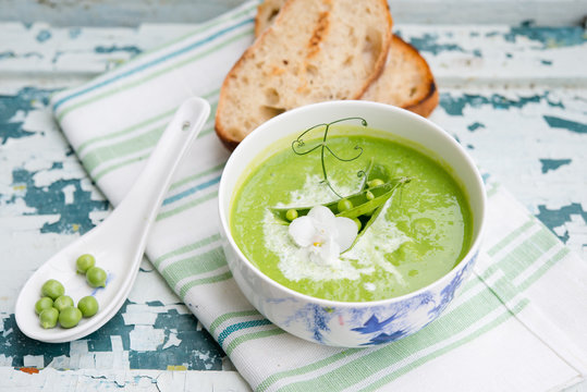 Green peas cream soup
