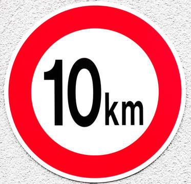 Zehn Stundenkilometer