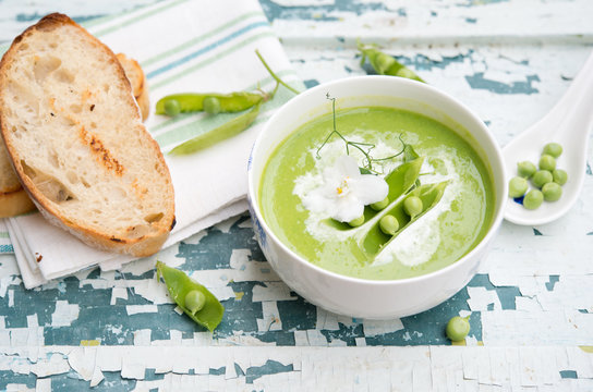 Green peas cream soup
