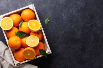 Foto op Canvas Verse oranje fruitdoos © karandaev