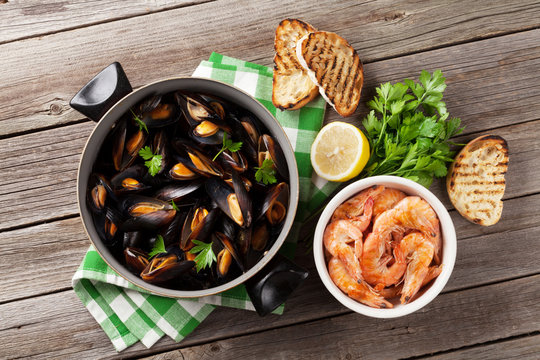 Mussels and prawns