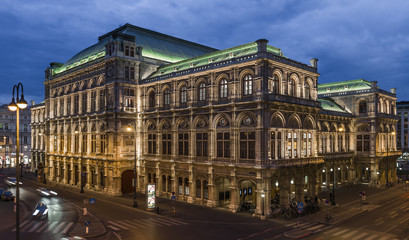 Obraz na płótnie Canvas Wiener Staatsoper bei Nacht