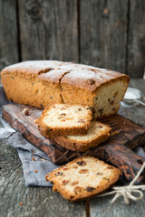 Vanilla cake with raisin
