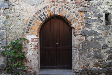 Fototapeta na wymiar Porta nel borgo