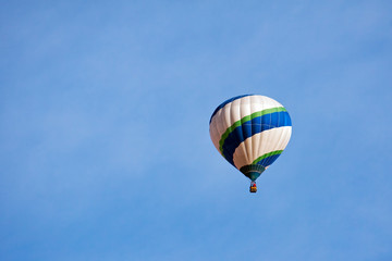 Fototapeta na wymiar Hot air ballooning