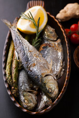 Fried fish with asparagus and lemon