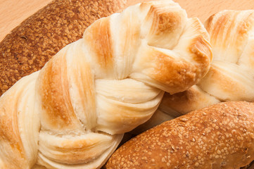 Panes sobre la mesa
