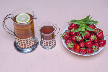 natural tea with a lemon