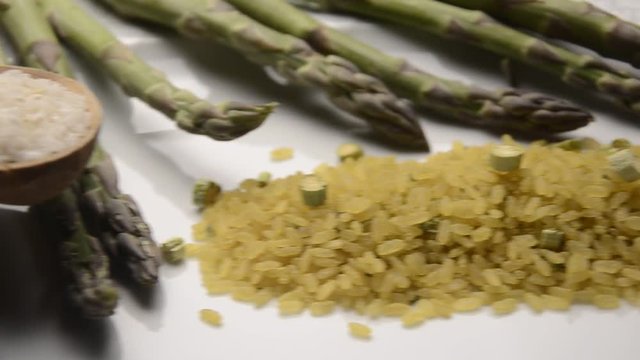 Ryža a dehydrovan&aacute; &scaron;pargľa Rice and dehydrated asparagus Riso e asparagi disidratati Arroz y esp&aacute;rragos deshidratada Reis und dehydriert spargel Le riz et les asperges d&eacute;shydrat&eacute;es
