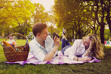 Romantic couple doing foto pictures.