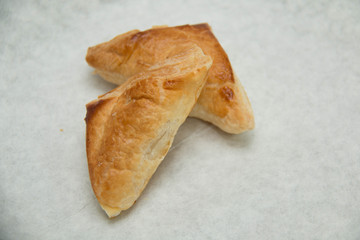 Puff pastry pie with curry chicken