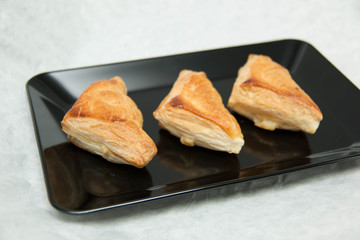 Puff pastry pie with curry chicken