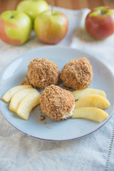 Topfenknödel mit Butterbrösel 