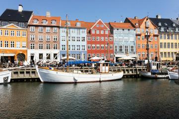 Naklejka premium Scenic water front view of Nyhavn colorful buildings at sunny summer day in Copehnagen, Denmark