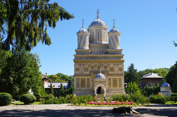 Fototapeta na wymiar Church in Curtea de Arges, Romania