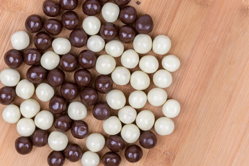 Black and white chocolate round cookies