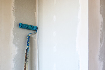 Decorator paint roller tool