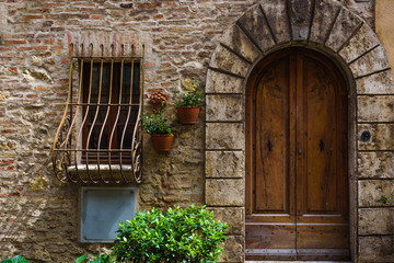 Fototapeta na wymiar Tuscan restaurant in the corners of the medieval town of Montepu