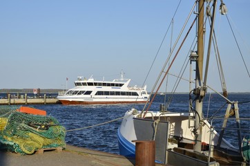 Fährschiff im Hafen von Vitte, Hiddensee