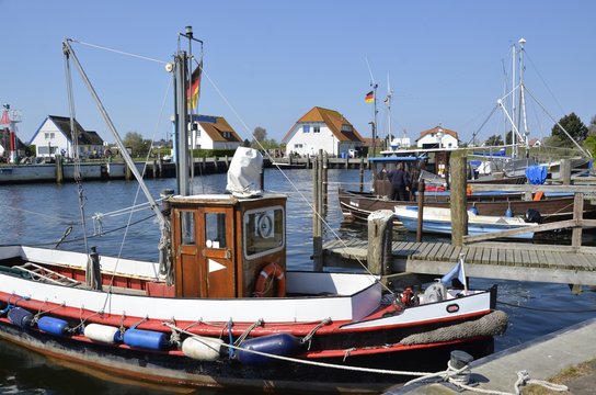 Boote im Hafen von Neuendorf, Hiddensee