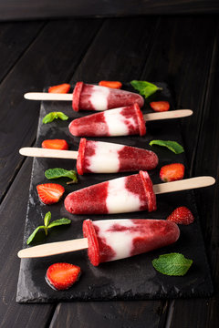 Homemade Strawberry Yogurt Ice Cream Popsicles