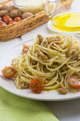 Spaghettis with ingredients