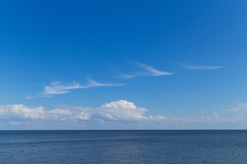 Fototapeta na wymiar blue sea, blue sky, white cirrus clouds