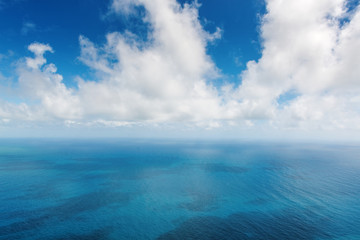 Obraz premium Wide open tranquil seascape on a sunny day