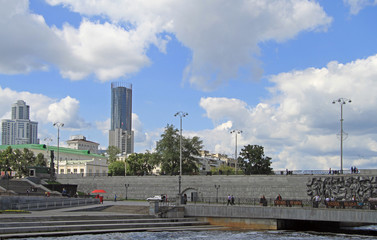 Obraz premium dam of the city pond in Yekaterinburg