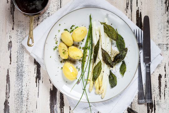 White asparagus with browned butter, fried sage leaves, boiled potatoes and chives