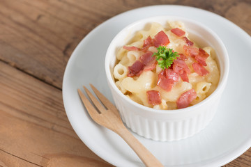 Macaroni and cheese with ham.
