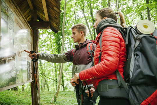 Serbia, Rakovac, young couple hiking, hiking map