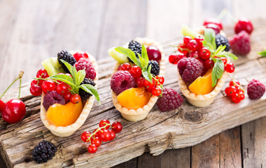 Berry fruit tarts
