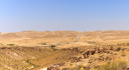 Fototapeta na wymiar Road to Yeruham over mountains in Negev desert