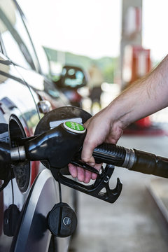 Tankvorgang an der Tankstelle