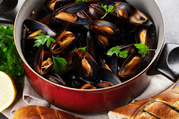 Mussels and bread