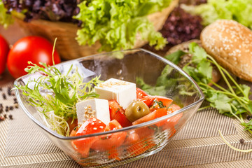 Salad with tomatoes and cheese