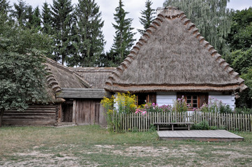 Fototapeta na wymiar Stare drewniane chaty