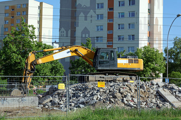 Koparka na placu budowy © gpmax