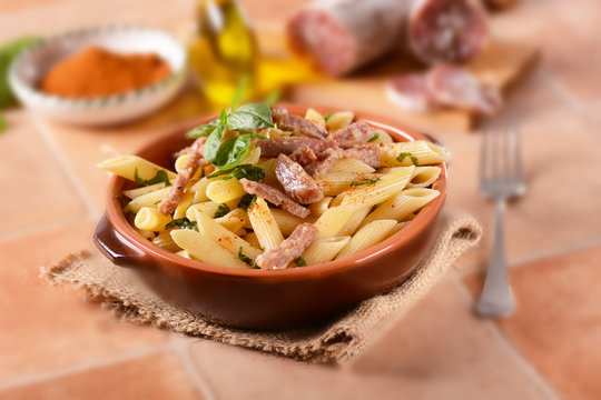 pasta al peperoncino con salame di suino